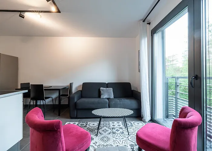 New Listing - 1 Bed Apt,Air-Con,Beach Access,Sea