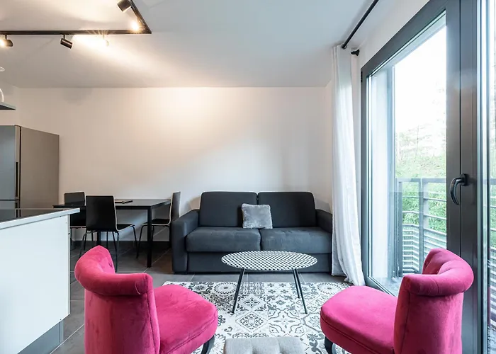 New Listing - 1 Bed Apt,Air-Con,Beach Access,Sea