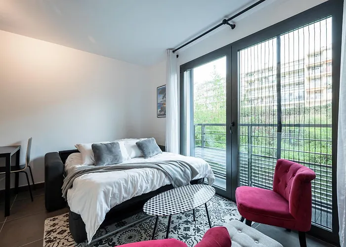 New Listing - 1 Bed Apt,Air-Con,Beach Access,Sea